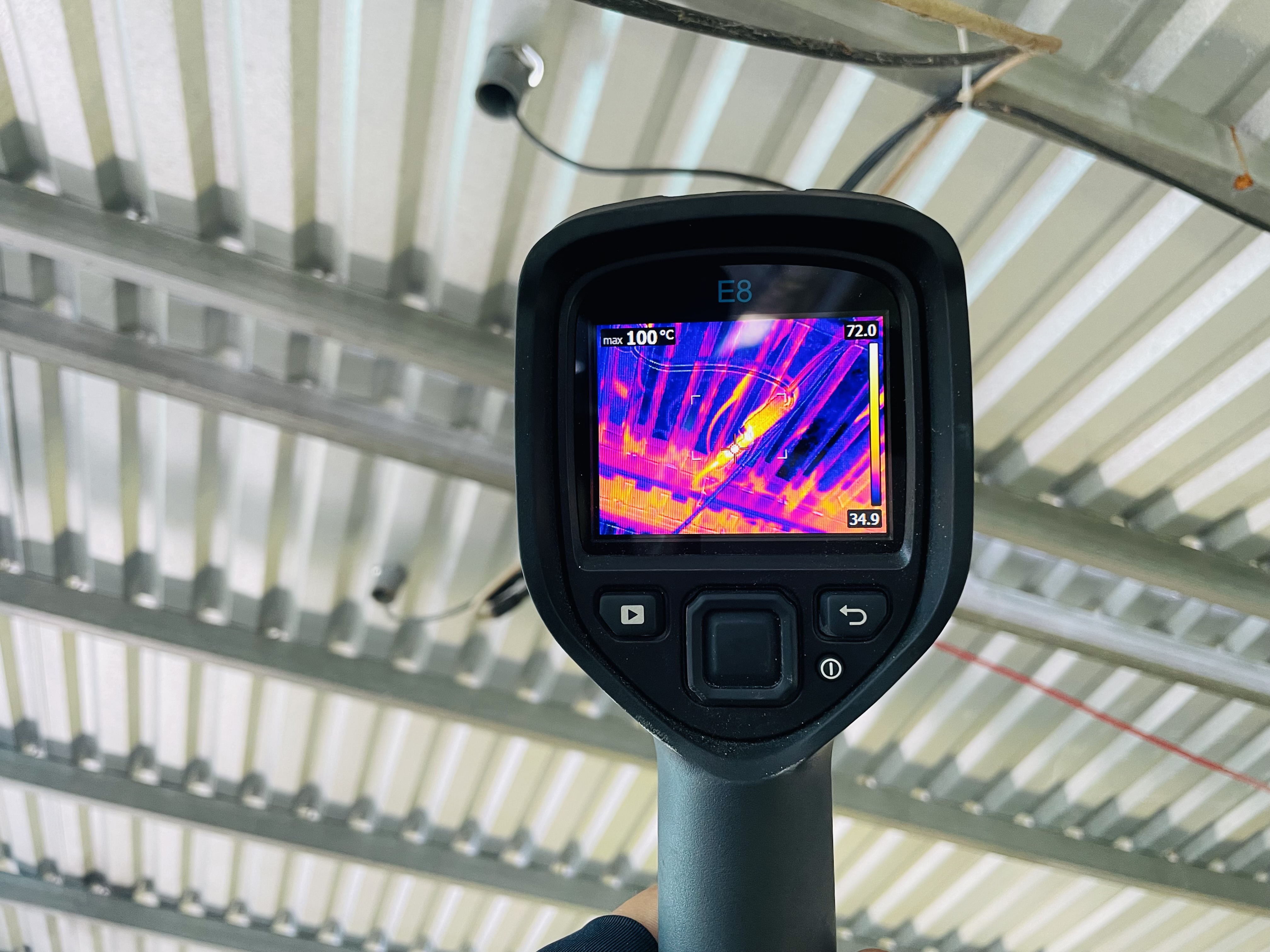 Camera nhiệt cầm tay FLIR E8
